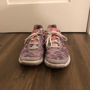 BARELY WORN nike sneakers